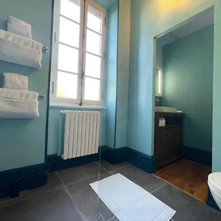 Chateau De Bruges Bed and breakfast Lapeyrouse
