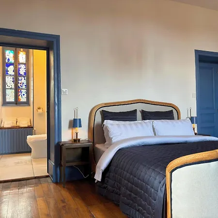 Chateau De Bruges Bed and breakfast Lapeyrouse
