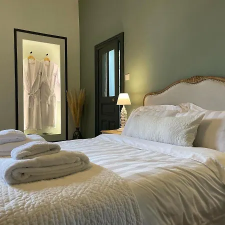 Chateau De Bruges Bed & Breakfast