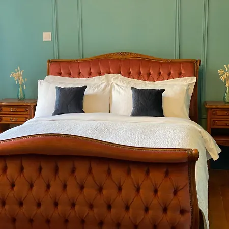 Chateau De Bruges Bed & Breakfast *