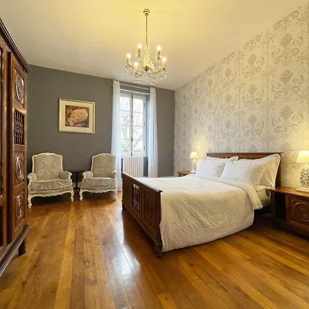 Chateau De Bruges Bed & Breakfast *