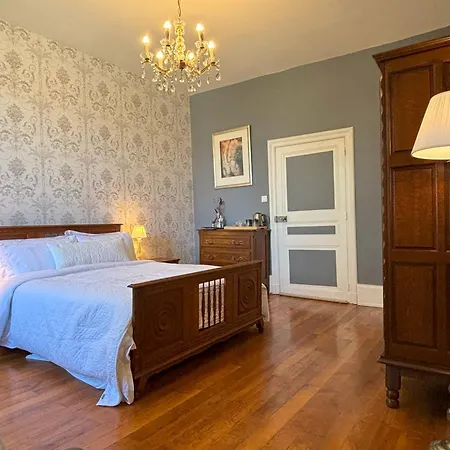 Chateau De Bruges Bed & Breakfast
